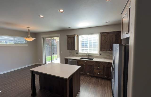 3 Bedroom / 2.5 Bath Duplex in Deer Crossing Community Gallery 4