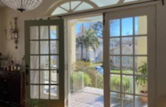 6BR Home Newly Renovated One Block From Tulane Campus Available Furnished - 2808 Calhoun Street, New Orleans, LA 70118