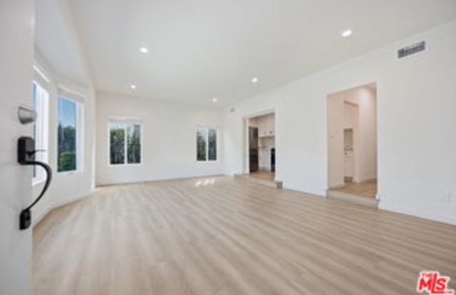 3015 Stocker Place Gallery 4