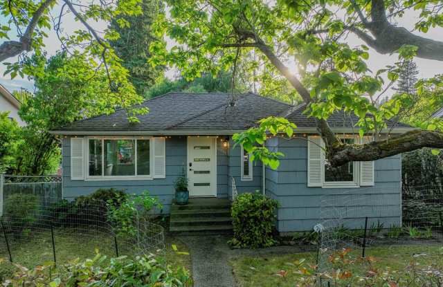 Updated 2 bed 1 bath Wedgewood area home photos photos