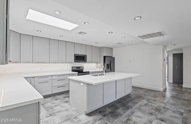5859 E THOMAS Road photos photos