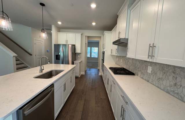 Like-New 5 Bedroom Home in the Heart of Smyrna! Gallery 4