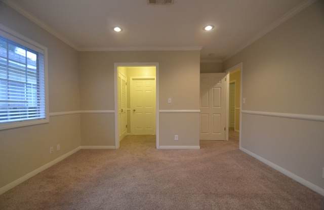10751 Woodward Ave - 10751 N Woodward Ave, Los Angeles, CA 91040