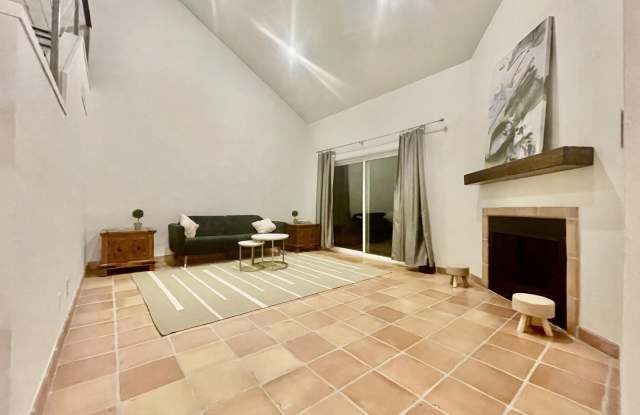 2417 E RANCHO Drive Gallery 4