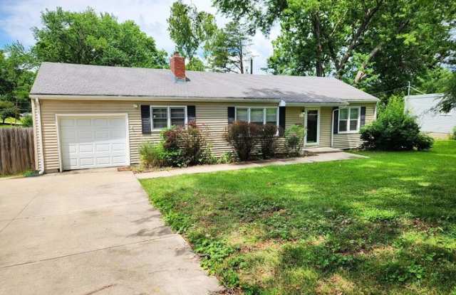 6618 West 81st Street - 6618 West 81st Street, Overland Park, KS 66204