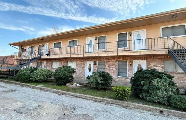 1004 Austin Street unit: 2 photos photos