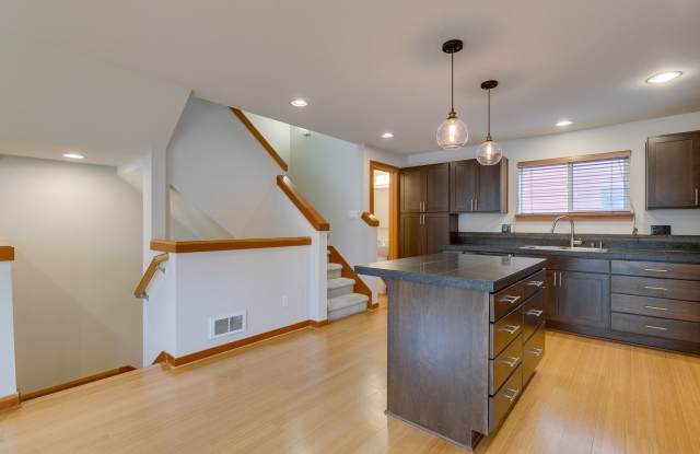 Bright, Modern 3 bed 2.5 Bath Townhome in Ballard photos photos