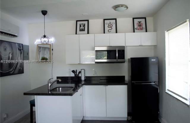 5530 N Miami Ave photos photos
