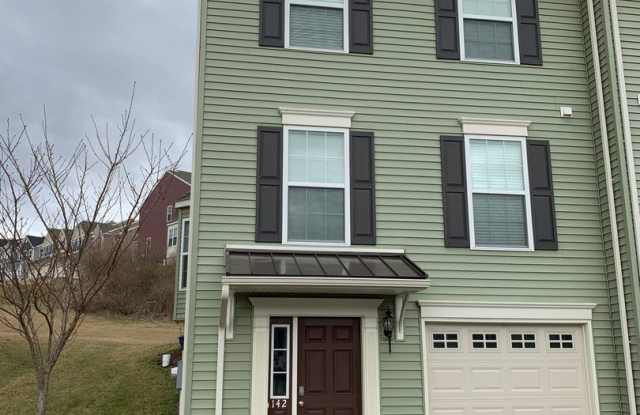 Spacious townhome located in The Gates available June! - 142 Kestrel Lane, Boalsburg, PA 16827