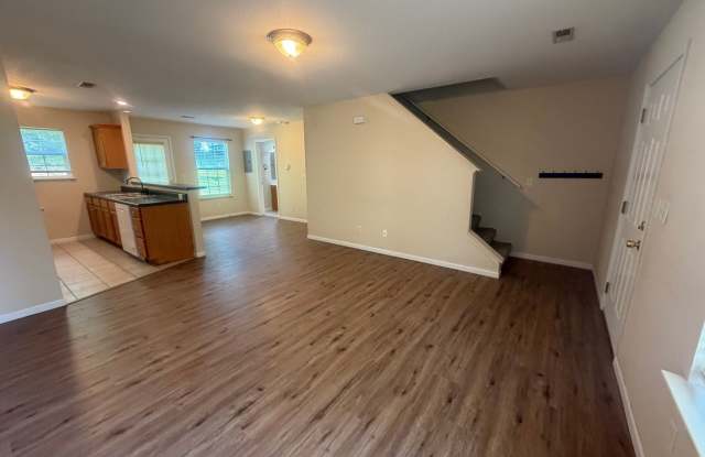 Spacious 4BR/2BA Duplex with 1 Car Garage 65201! Gallery 1