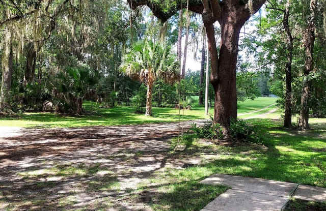 Country Living on Nearly 6 Fenced Acres! Gallery 3