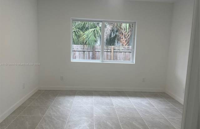 7800 Northeast 10th Court Gallery 4