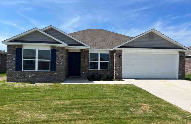 LEASING SPECIAL 1/2 OFF FIRST MONTHS RENT!! BACKYARD FENCING INCLUDED!! Beautiful Brand New Homes-Carley Crossings Gallery 1