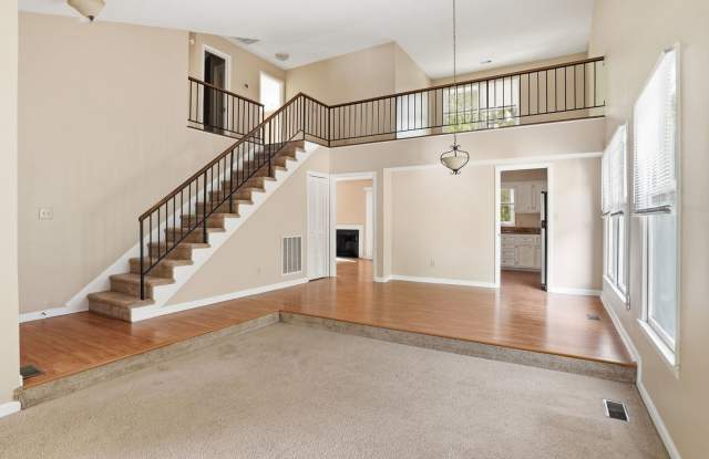 End-Unit 3BR Townhome • 2-Car Garage • Loft • The Meadows, Chapel Hill Gallery 3
