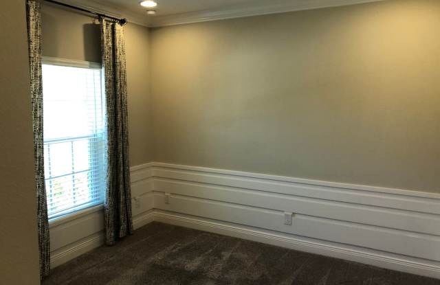 4 Bedroom 2 Bath 3 car garage for rent at 5512 Windsong Oak Dr. Leesburg, FL 34748 ONE MONTH FREE RENT. Gallery 3