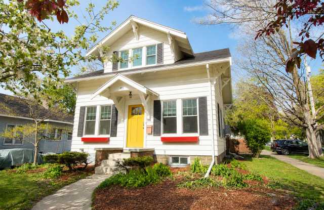 Beautiful Family Home Near Downtown And Hospital! photos photos