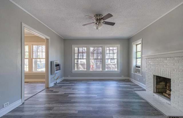 Charming 2 Bed, 1 Bath Home Near Downtown Tyler! photos photos