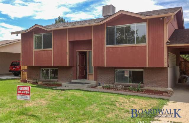Exceptional Pet Friendly 5 Bedroom Home in Kearns photos photos
