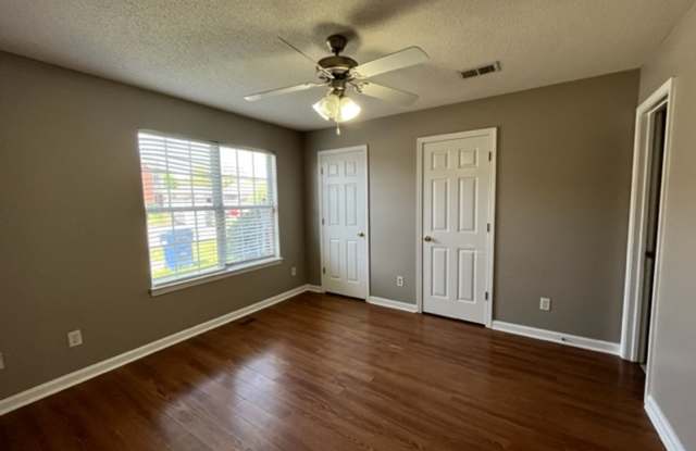 Renovated 3 Bedroom 3 Bath Townhome for Rent! Gallery 4