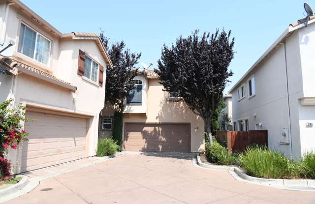 LOCATED IN SANTA CLARA, CLOSE TO RIVERMARK AND MERCADO SHOPPING plus FULLER PARK and LEVI'S STADIUM, . photos photos