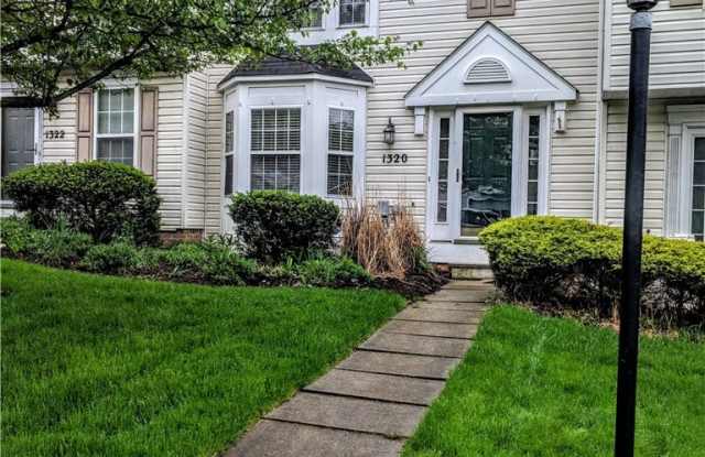 1320 Meadowbrook Gallery 1