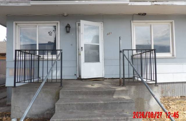 2 Bedroom 1 Bath Main Level Apartment- ALL utilities INCLUDED photos photos