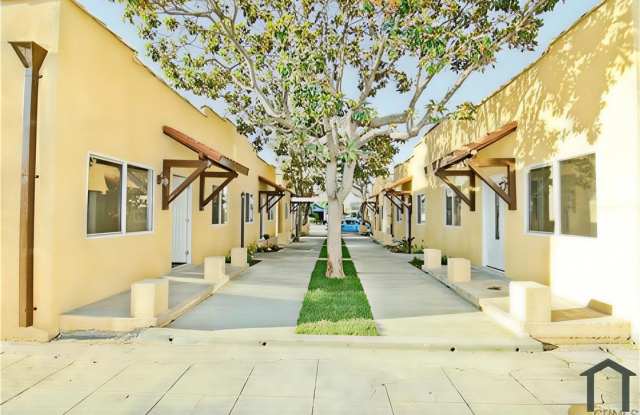 622 W 59th Pl - 622 West 59th Place, Los Angeles, CA 90044