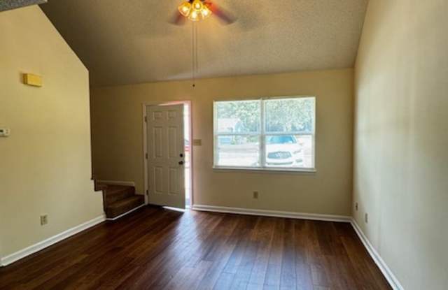 2 Bedrooms 2 Bath duplex Gallery 4