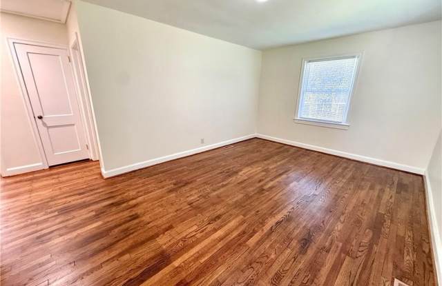 2735 Stratford Drive Gallery 3