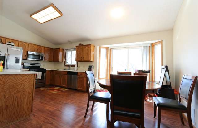 5694 143rd Street West - 1 Gallery 3