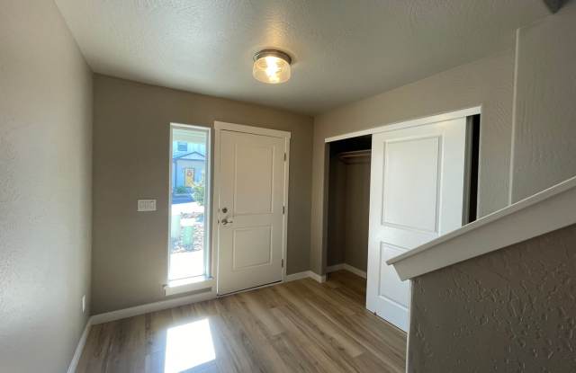 Stunning 3 Bedroom 2.5 Bath Townhome Located in The Friendly Town of Talent Gallery 3
