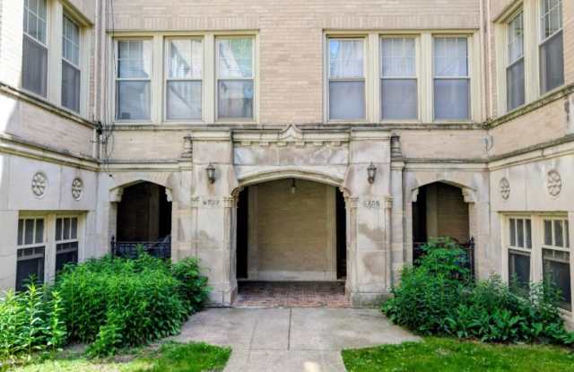 6709 North Greenview Avenue photos photos