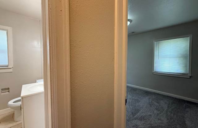 2 Bedroom at Kellogg and Oliver Gallery 4