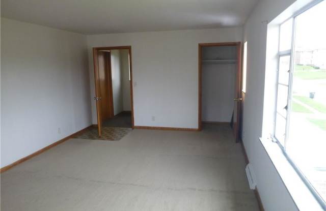 527 527 Treeside Dr Gallery 2