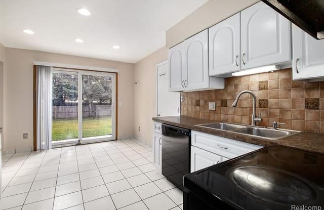 2018 Brinston Drive Gallery 3