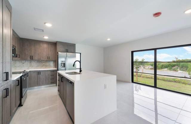 1350 NW 1st Street, Florida City, FL 33034 - 3438 Gallery 1