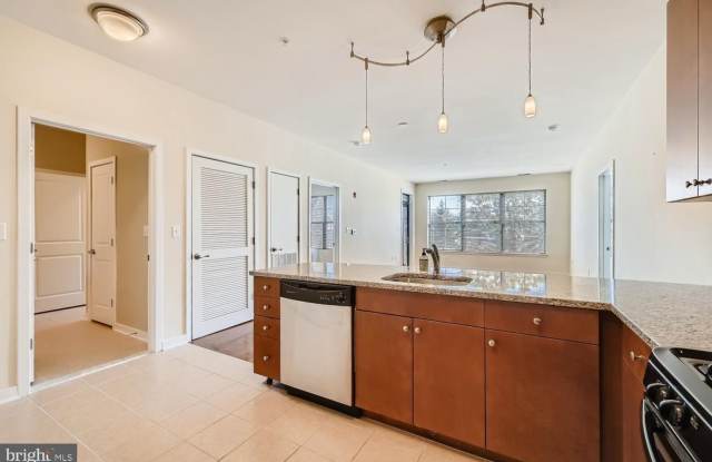 2027/2028 Off Campus Deluxe 2bd/2ba Charles Village condo w/ CAC & W/D in unit! Available 6/9/27 Gallery 1