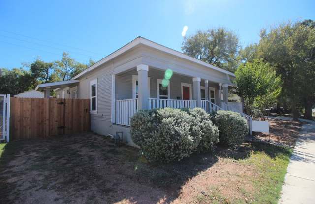 Charming 3/2 Single Story House, Minutes from Downtown Gallery 2