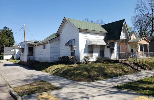 Charming 3 Bed, 1.5 Bath Home in the Heart of Fort Smith - 601 South 18th Street, Fort Smith, AR 72901