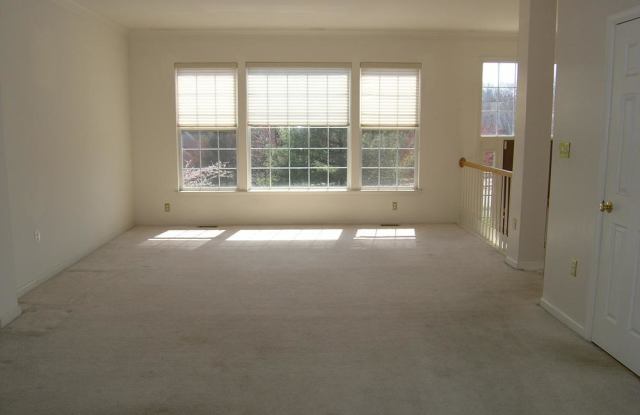 20631 GLENMERE SQUARE Gallery 3