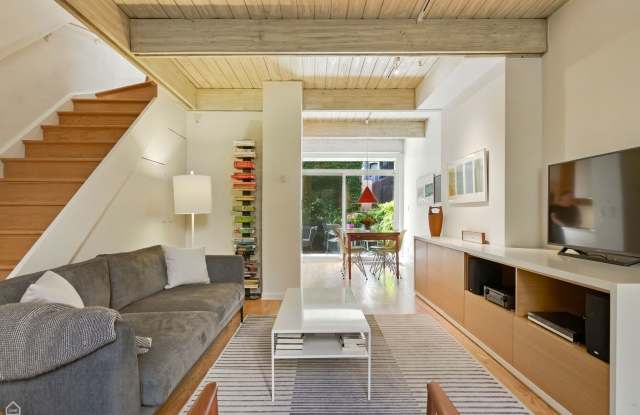3012 N Waterloo Court Gallery 3