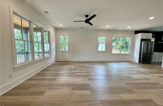 192 Claire Drive SE Gallery 4