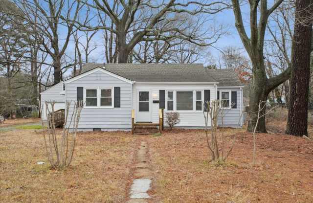 Easy One-Level Rental Near Shipyard, I-664 & the James River Bridge Gallery 1