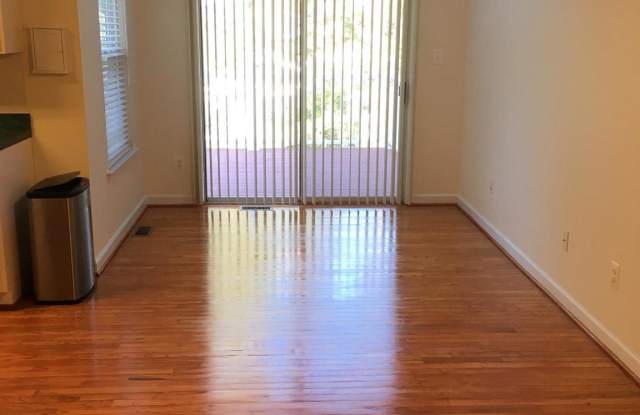 307 WILLOWGLEN AVENUE Gallery 4
