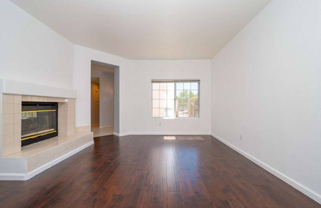 Murrieta - 2-story 5 bed / 2.5 bath Home with A/C, Garage, Laundry + More! Gallery 4