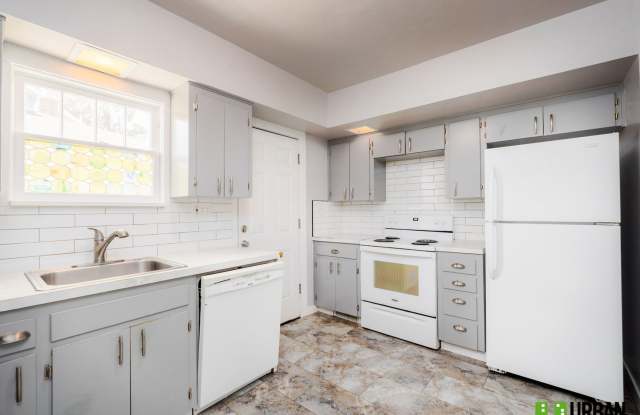 Charming South Hill Home with Basement, Garage & Laundry Hookups – Spokane, WA Gallery 4