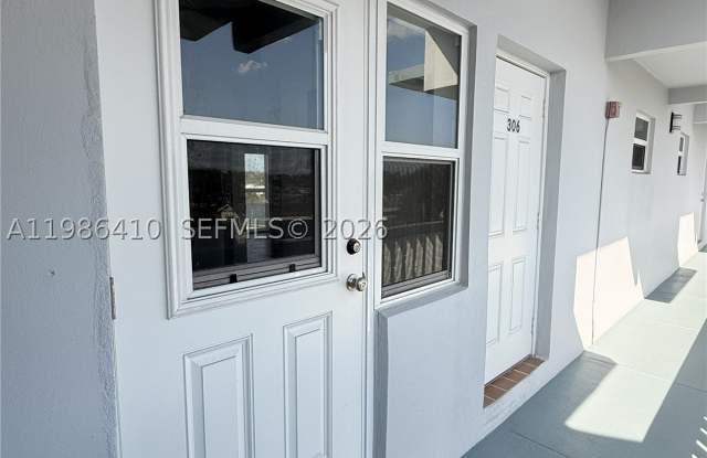 2223 Park Ln Gallery 2