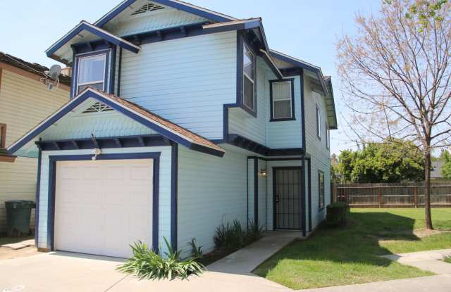 Cozy Home for rent in Visalia photos photos