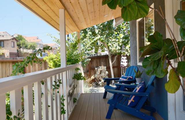 Charming 3bed/2 Bath Private Gated Main House with Vaulted Ceilings, Parking, and Laundry in the heart of Highland Park! Gallery 4