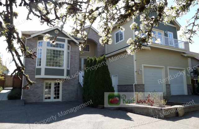 UNIQUE  GORGEOUS!! HUGE 5+ Bedroom Home in Convenient Seatac Location! - 5039 South 178th Street, SeaTac, WA 98188